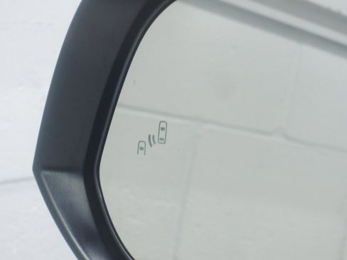 Used 2022 Toyota Highlander LE image 25