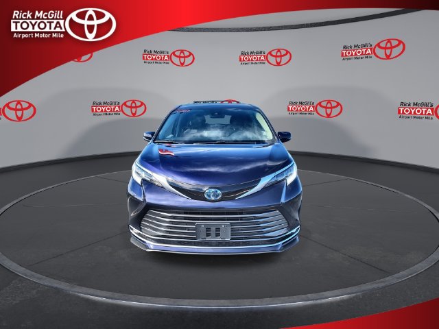 Used 2021 Toyota Sienna Limited FWD image 3
