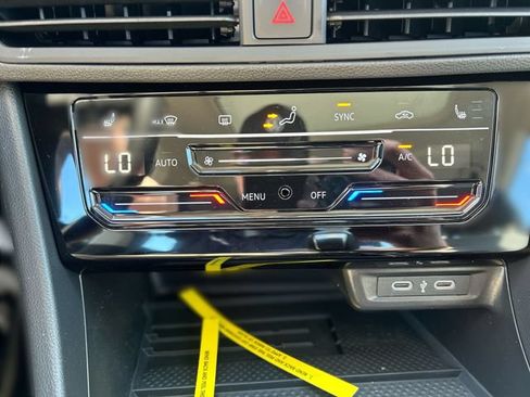New 2026 Volkswagen Jetta SE FWD image 18