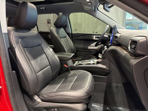 Used 2023 Ford Explorer Limited w/ Limited Technology Package AWD/4WD image 38