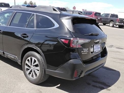 Used 2022 Subaru Outback Premium image 8