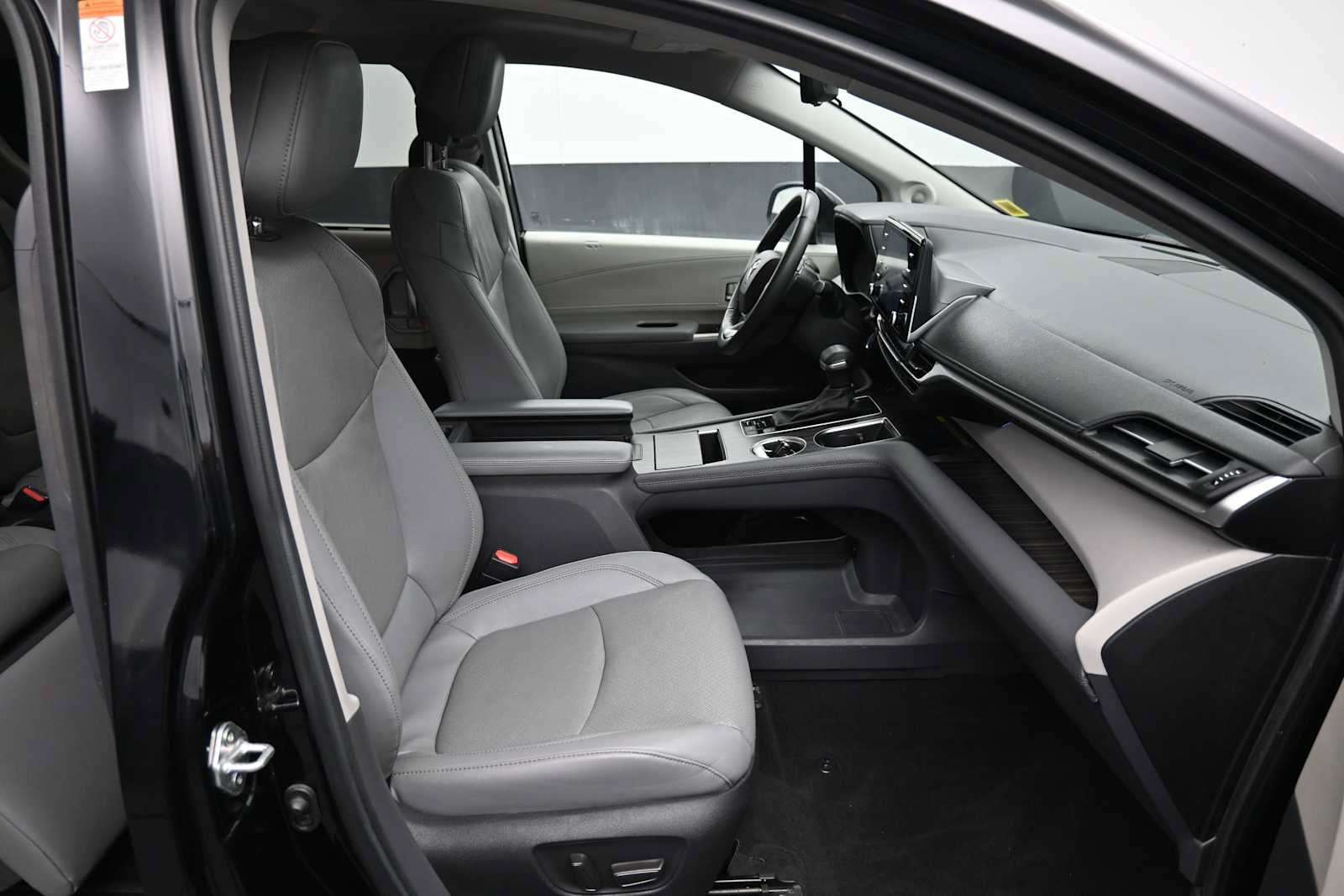 Used 2024 Toyota Sienna Limited AWD/4WD image 27