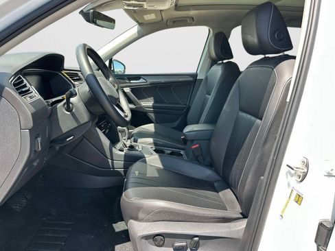 Certified 2022 Volkswagen Tiguan SE FWD image 15
