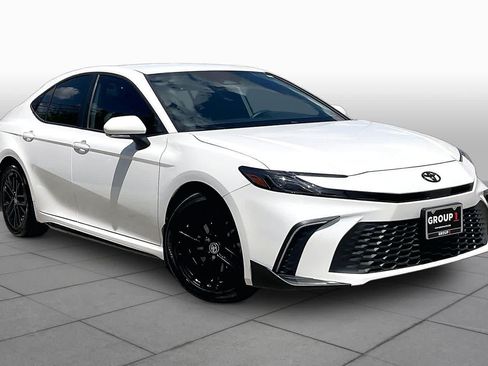 Used 2026 Toyota Camry SE w/ Convenience Package FWD image 3