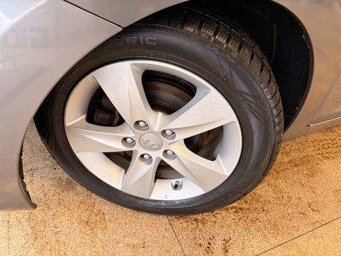 Used 2013 Hyundai Elantra GLS w/ Preferred Pkg image 43