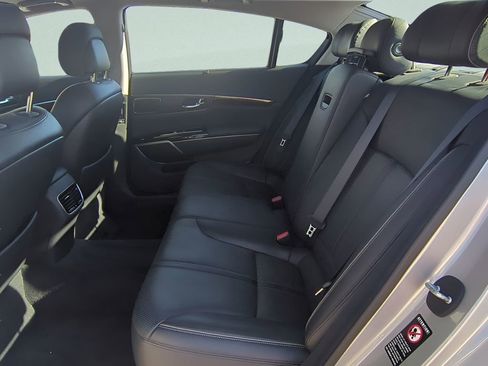 Used 2015 Kia K900 Luxury image 21