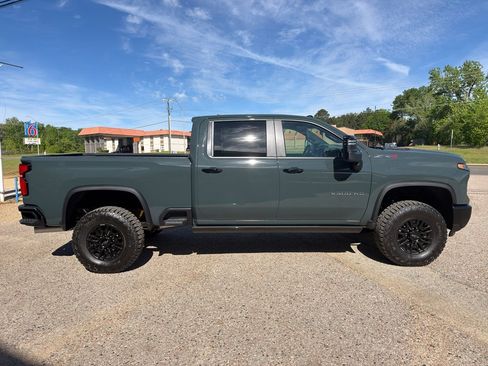 New 2026 Chevrolet Silverado 2500 ZR2 AWD/4WD image 12