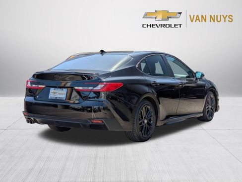 Used 2025 Toyota Camry SE w/ Convenience Package FWD image 5
