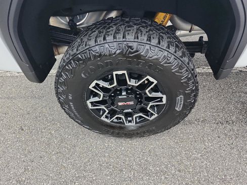 Certified 2026 GMC Sierra 2500 AT4X image 4