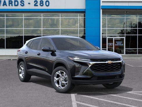 New 2026 Chevrolet Trax LS w/ LS Convenience Package FWD image 7
