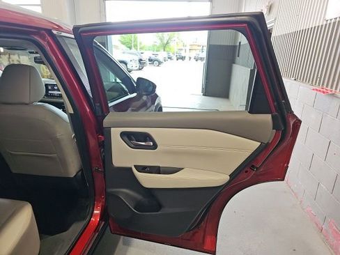 Used 2023 Nissan Rogue SL AWD/4WD image 23