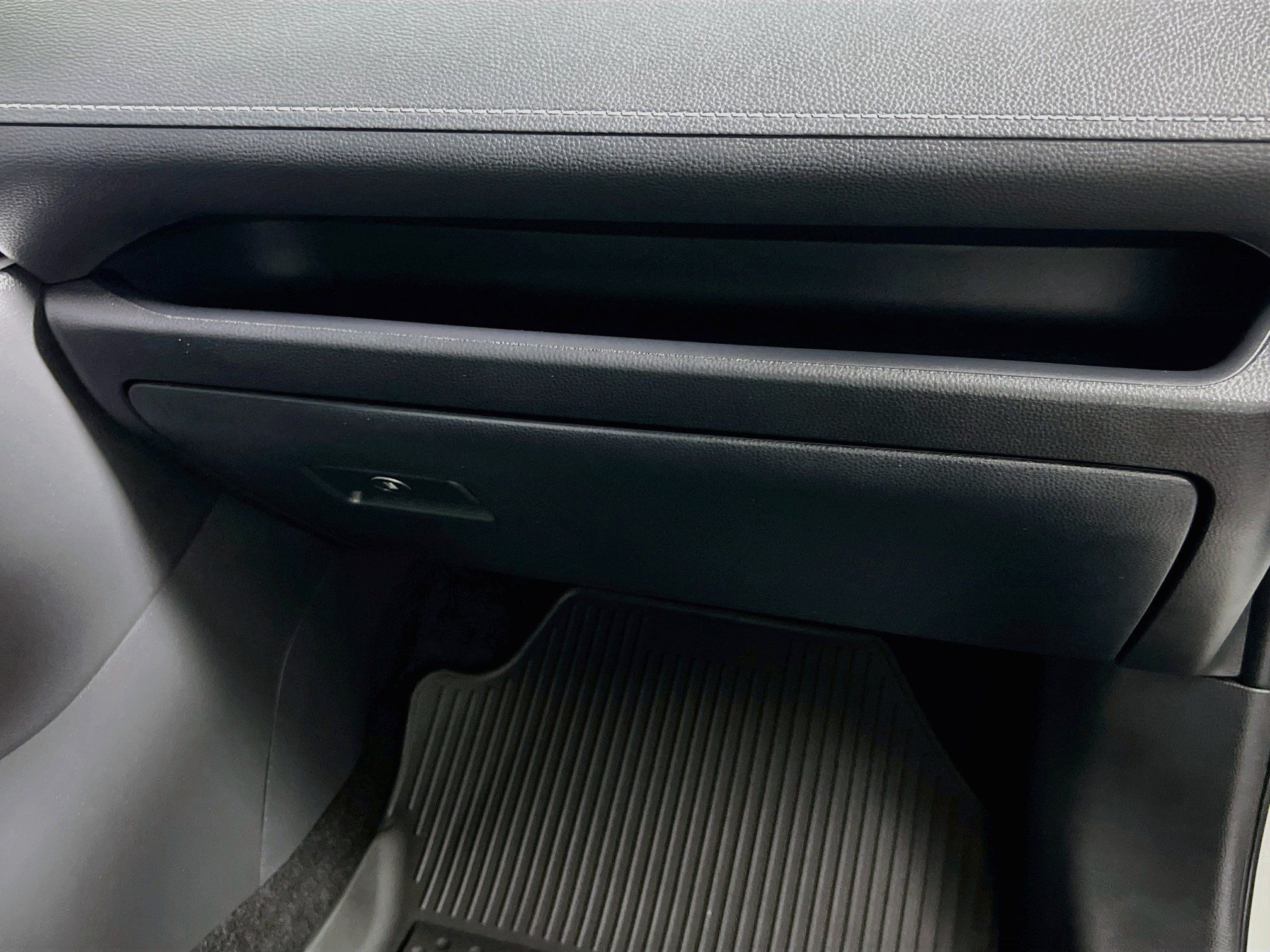 Used 2025 Toyota RAV4 XLE w/ Convenience Package FWD image 34