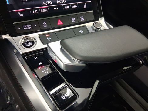 Used 2022 Audi e-tron Premium image 15