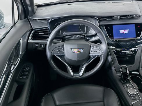 Used 2025 Cadillac XT6 Premium Luxury image 18