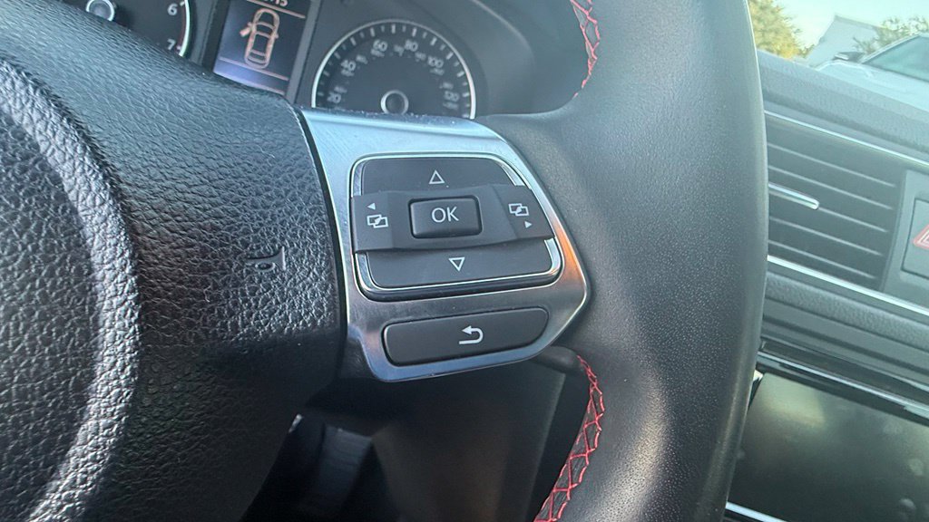 Used 2013 Volkswagen Jetta GLI FWD image 18