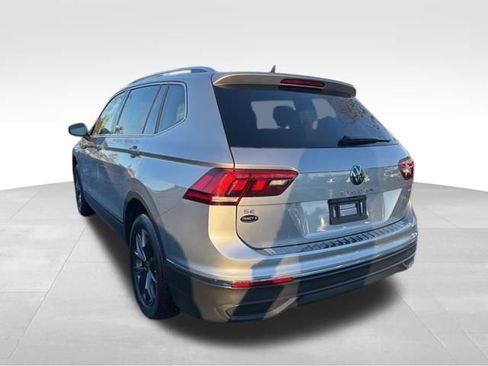 Certified 2023 Volkswagen Tiguan SE w/ Panoramic Sunroof Package image 7