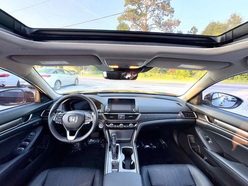 Used 2018 Honda Accord Touring image 10