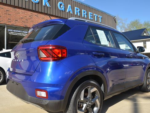 Used 2024 Hyundai Venue SEL image 4