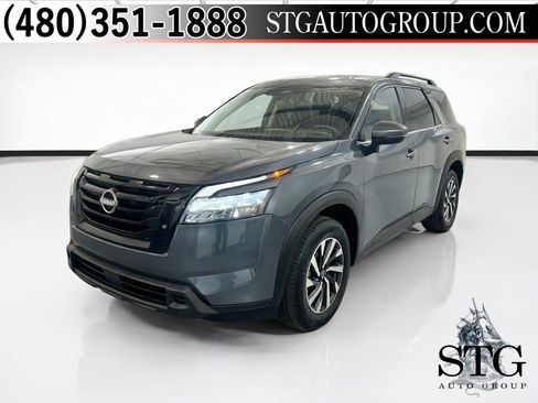 Used 2023 Nissan Pathfinder SV AWD/4WD image 1