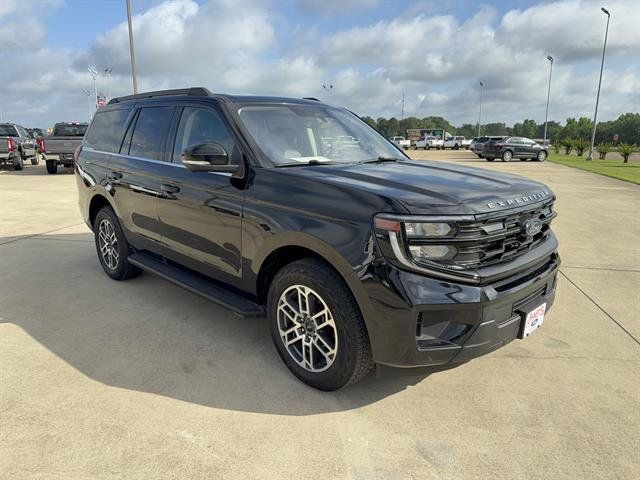 Used 2025 Ford Expedition Active AWD/4WD image 2