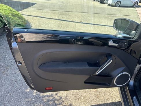 Used 2012 Volkswagen Beetle 2.0T image 17