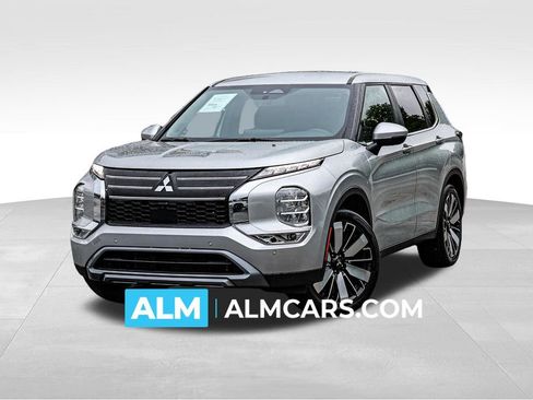 Used 2025 Mitsubishi Outlander SE FWD image 1