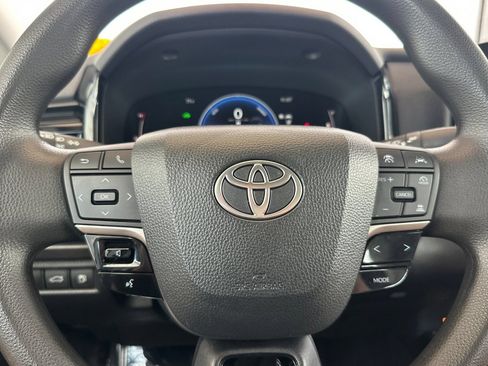 Used 2025 Toyota Camry LE AWD/4WD image 25