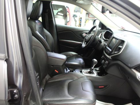 Used 2016 Jeep Cherokee Trailhawk w/ Comfort/Convenience Group image 24