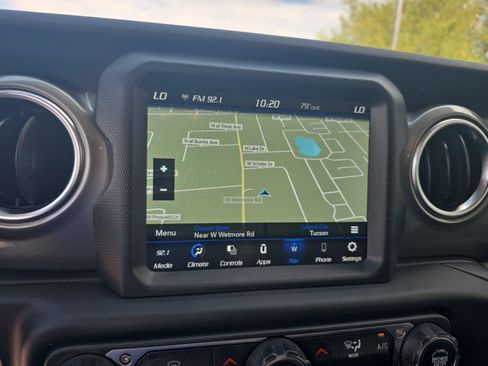 Used 2020 Jeep Wrangler Unlimited Sahara AWD/4WD image 28