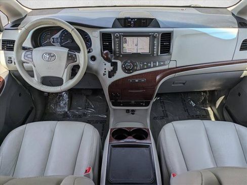 Used 2014 Toyota Sienna XLE w/ XLE Premium Package AWD/4WD image 17