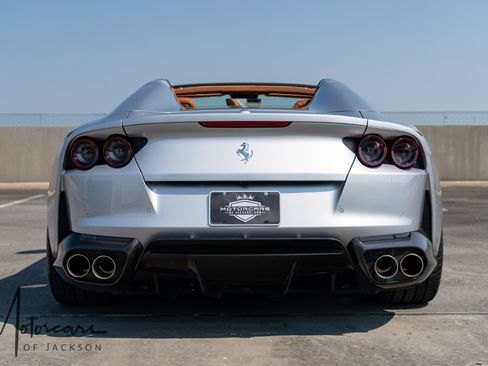 Used 2022 Ferrari 812 GTS image 7