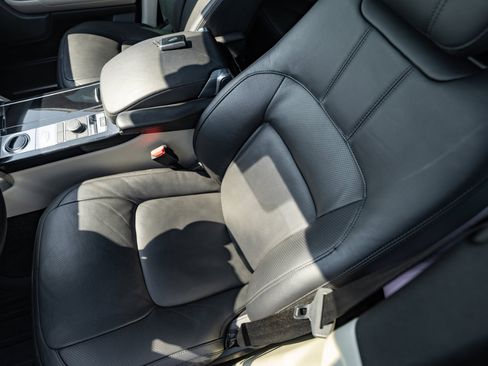 Used 2020 Land Rover Range Rover HSE image 35