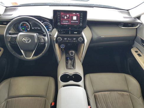 Used 2021 Toyota Venza XLE image 24