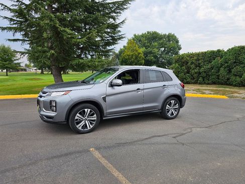 Used 2024 Mitsubishi Outlander Sport SE image 3