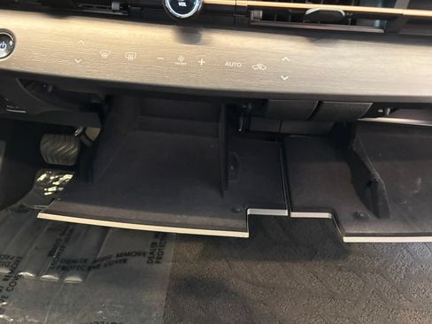 Certified 2025 Nissan Ariya AWD image 20