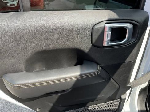 Used 2021 Jeep Wrangler Unlimited Sahara AWD/4WD image 8