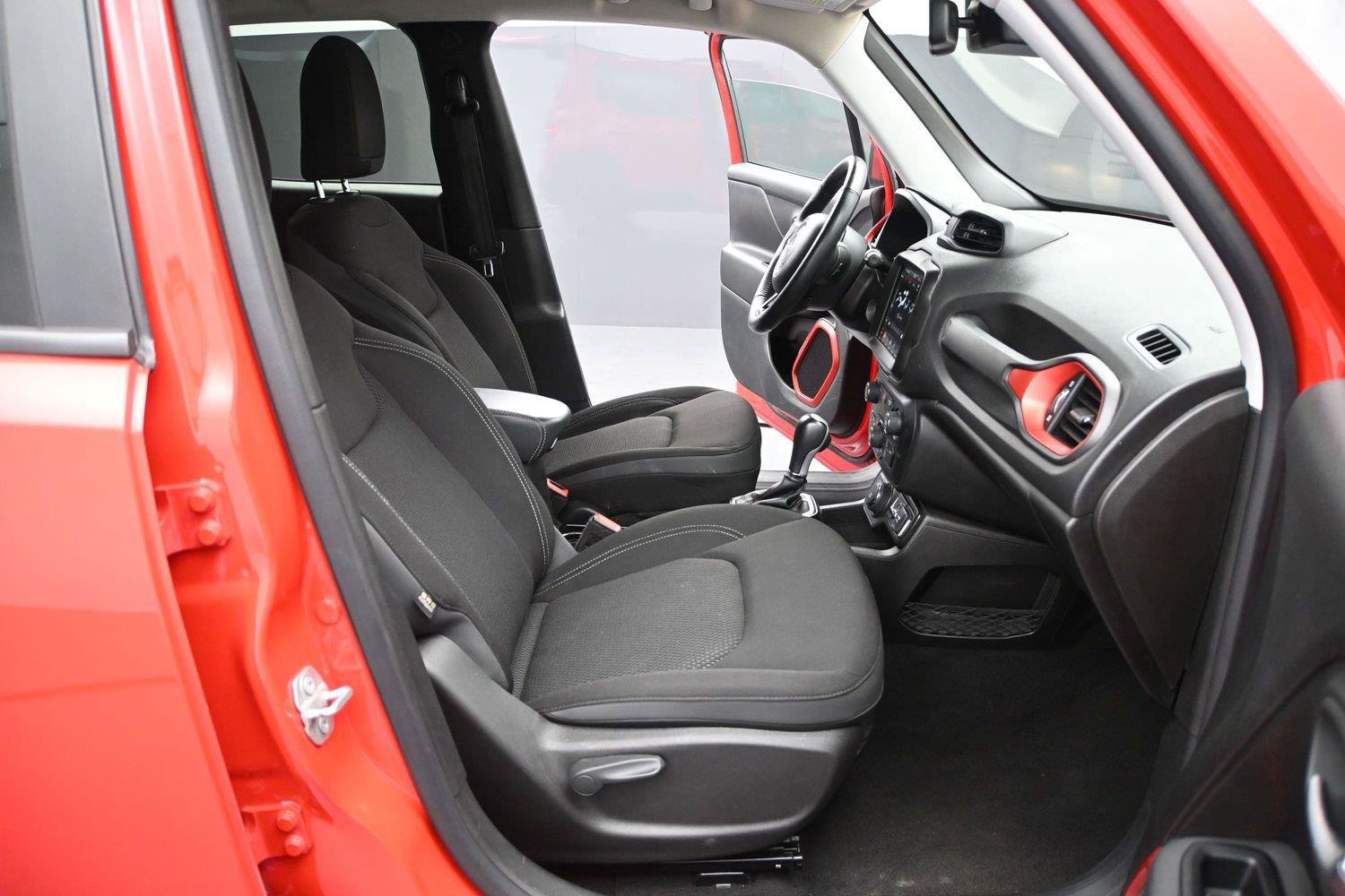 Used 2022 Jeep Renegade Latitude w/ Convenience Group AWD/4WD image 16
