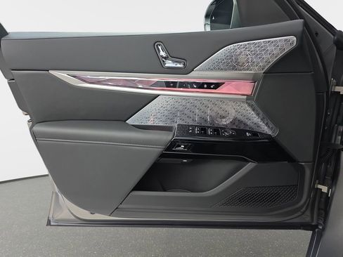 New 2026 BMW 740i xDrive w/ Executive Package image 26