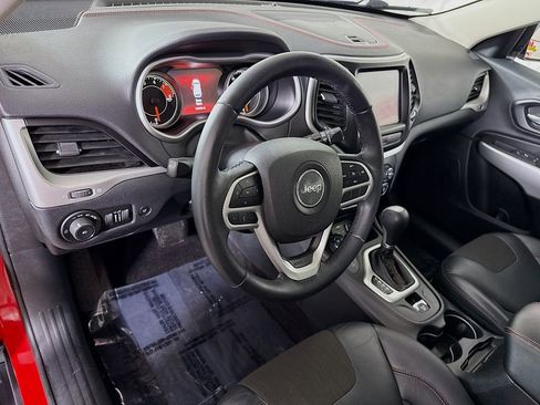 Used 2017 Jeep Cherokee Trailhawk w/ Comfort/Convenience Group image 19