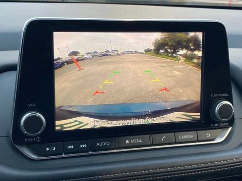 Used 2025 Nissan Rogue SV FWD image 22