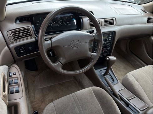 Used 1999 Toyota Camry LE FWD image 2