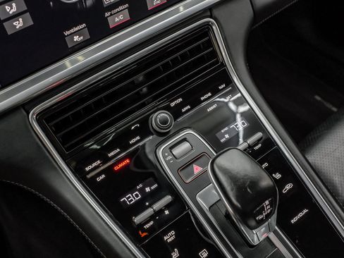 Used 2019 Porsche Panamera 4 image 24