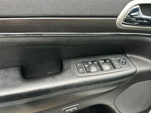 Used 2018 Jeep Grand Cherokee Limited image 11