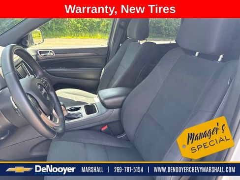 Used 2017 Jeep Grand Cherokee Laredo AWD/4WD image 12