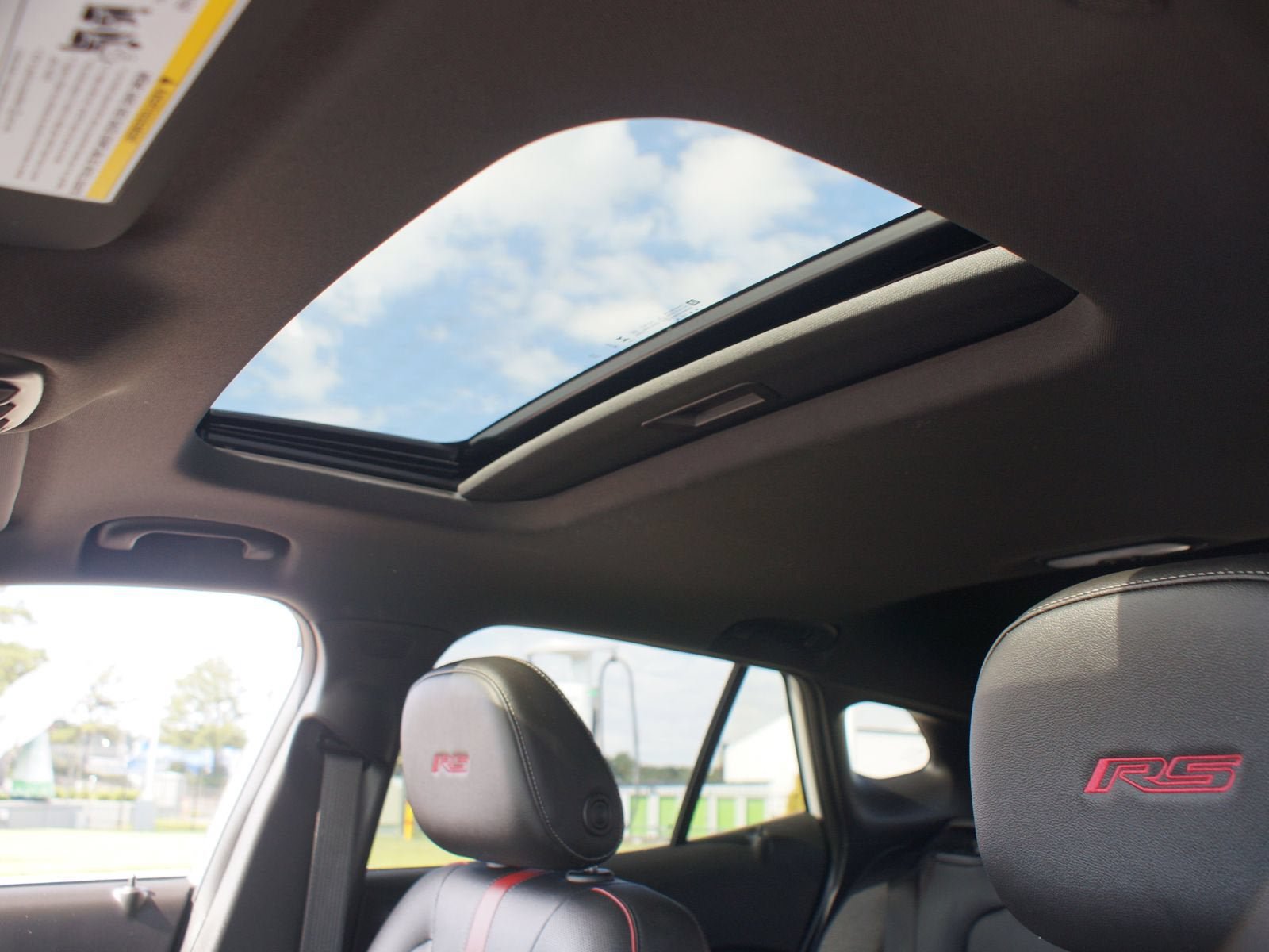 Used 2025 Chevrolet Trax RS w/ Sunroof Package FWD image 6