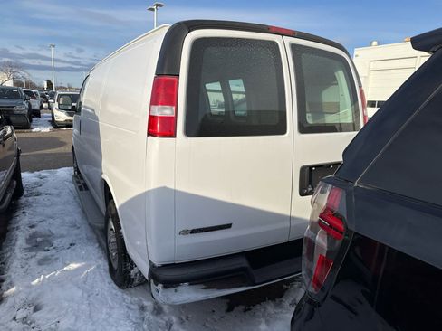 Used 2024 Chevrolet Express 2500 image 5