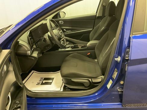 Used 2023 Hyundai Elantra SEL w/ Convenience Package image 13