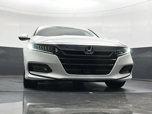 Used 2018 Honda Accord Touring image 30