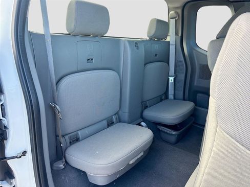 Used 2021 Nissan Frontier S image 24