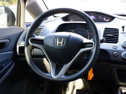 Used 2010 Honda Civic DX-VP image 25